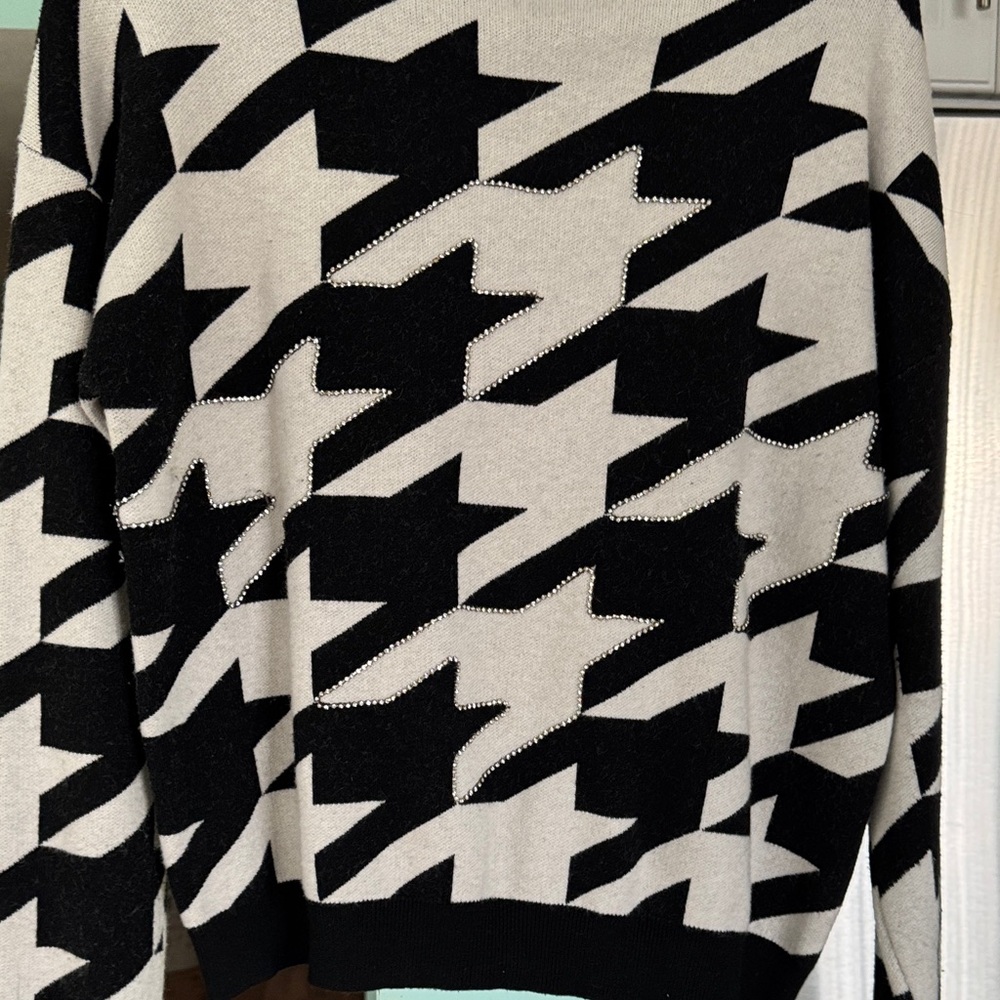 Chic Black and White Houndstooth Sweater